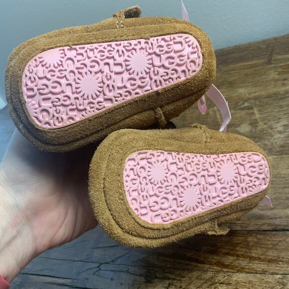 Ugg Baby girl Booties size 0-1 - Picture 5 of 6